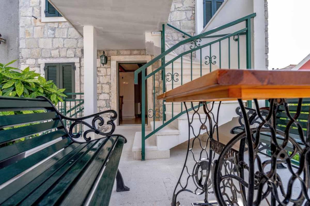 Apartments Inn Baska Voda Exterior photo